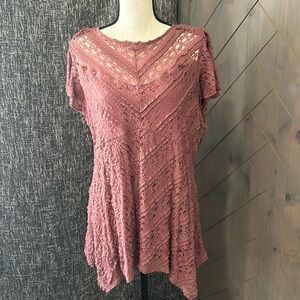Never worn torrid mauve lace short sleeve top